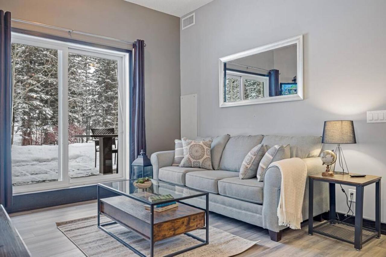 Nature'S Nook By Instant Suites Pool & Hottub Canmore Esterno foto