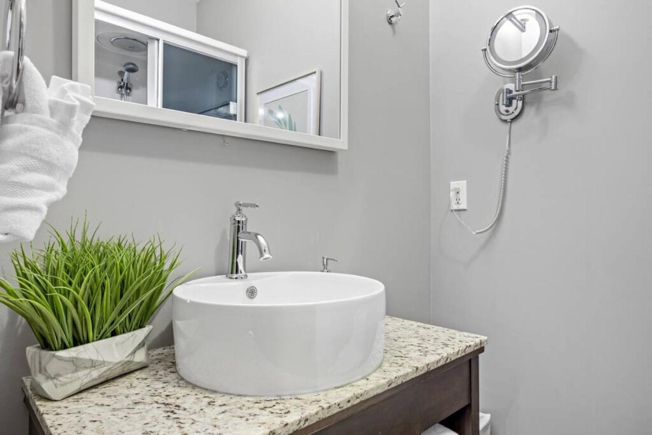 Nature'S Nook By Instant Suites Pool & Hottub Canmore Esterno foto