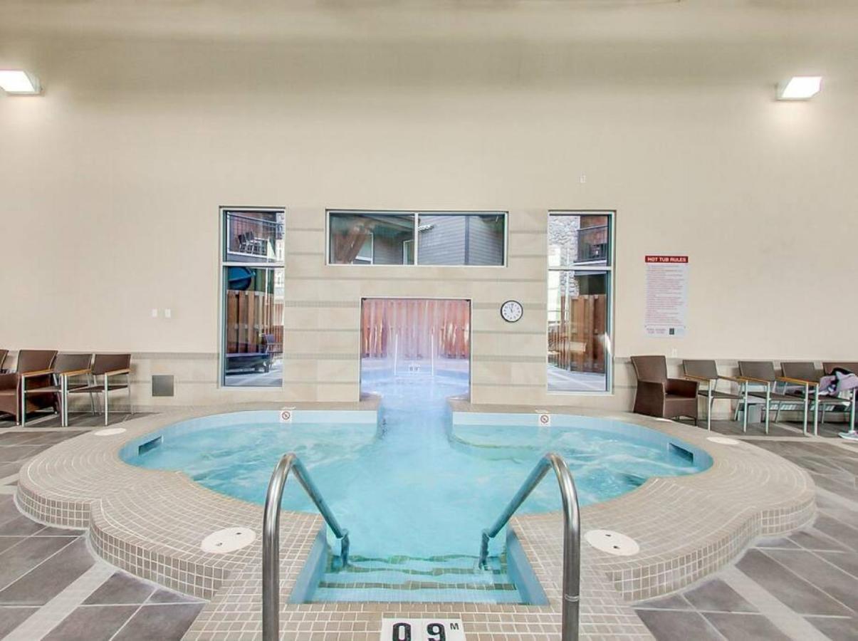 Nature'S Nook By Instant Suites Pool & Hottub Canmore Esterno foto