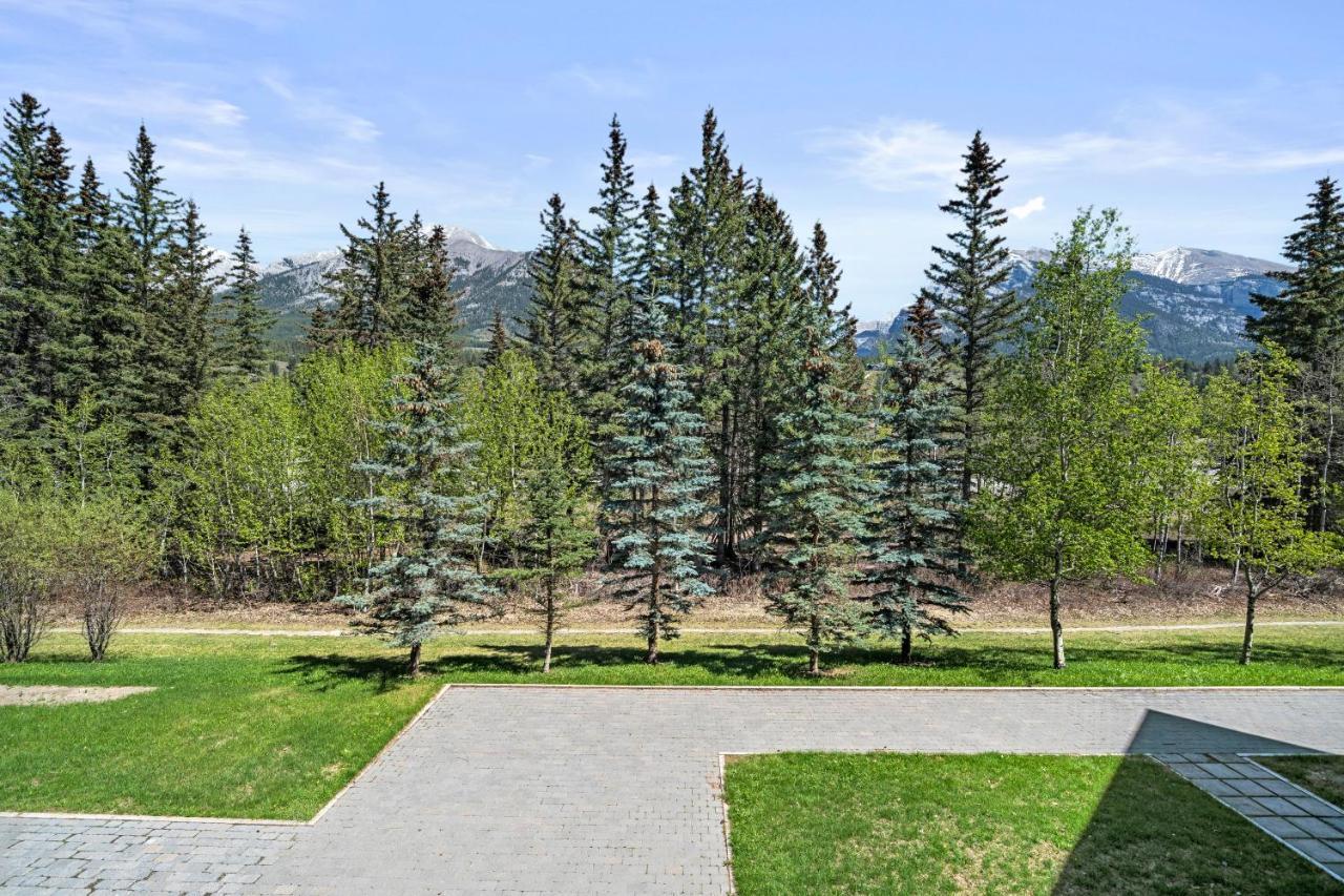 Nature'S Nook By Instant Suites Pool & Hottub Canmore Esterno foto
