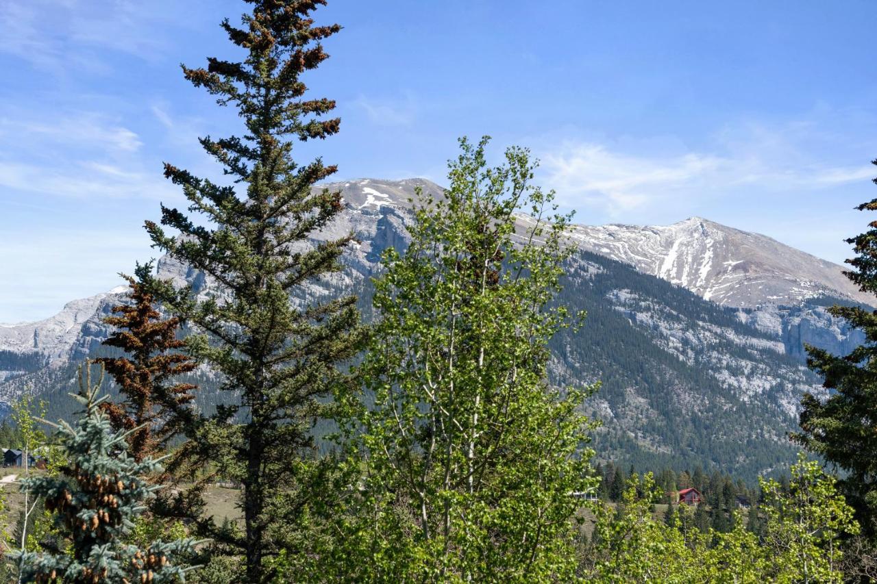Nature'S Nook By Instant Suites Pool & Hottub Canmore Esterno foto