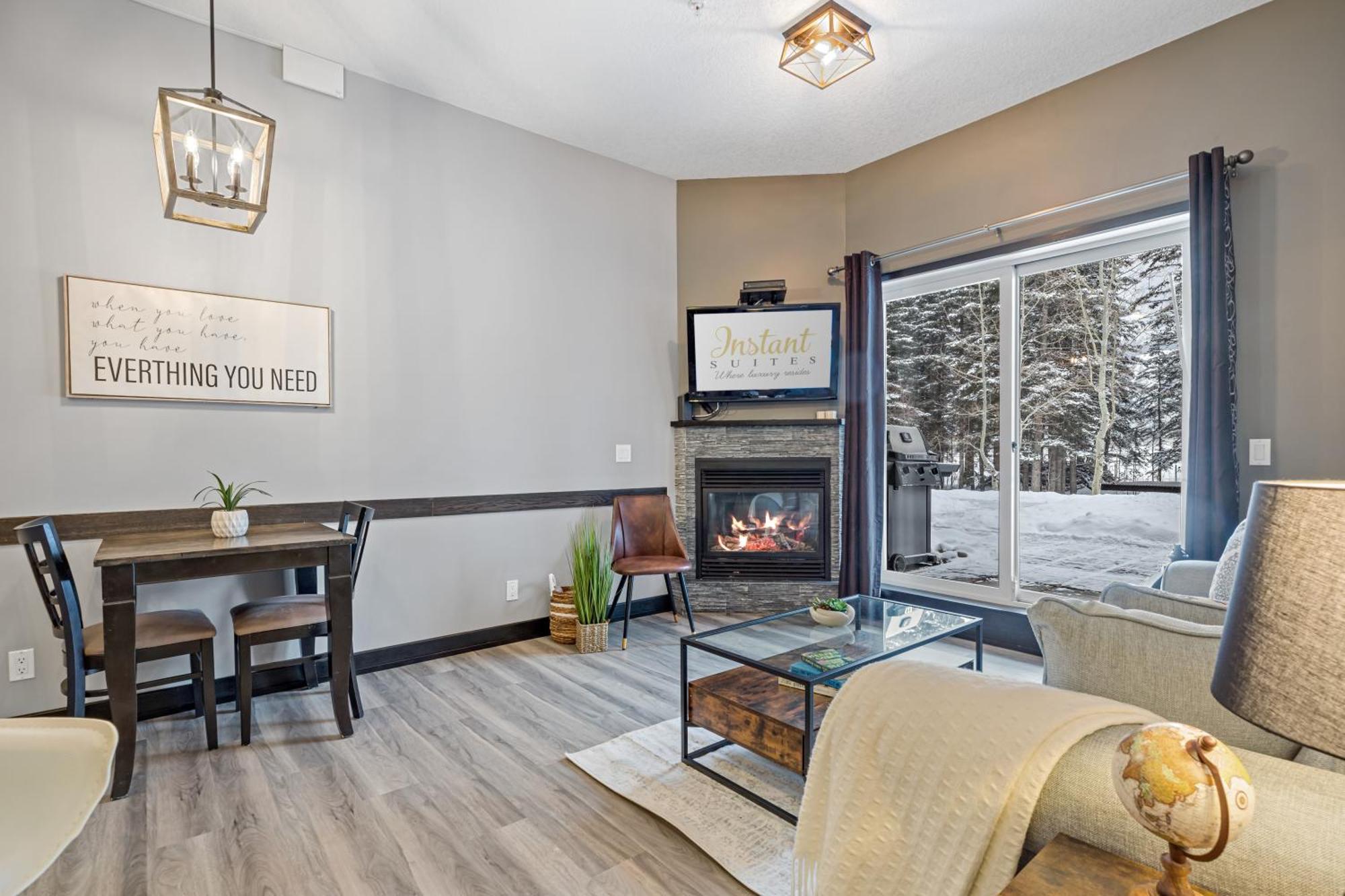 Nature'S Nook By Instant Suites Pool & Hottub Canmore Esterno foto